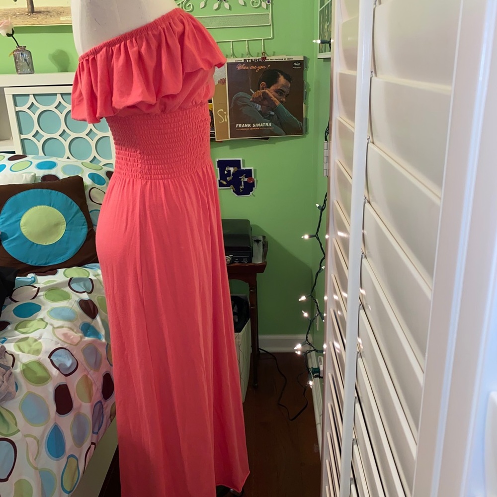 Strapless, elastic dress